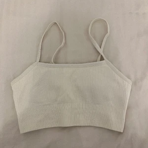 Aim'n träningstopp - Perfekt passform, väldig smickrande urringning