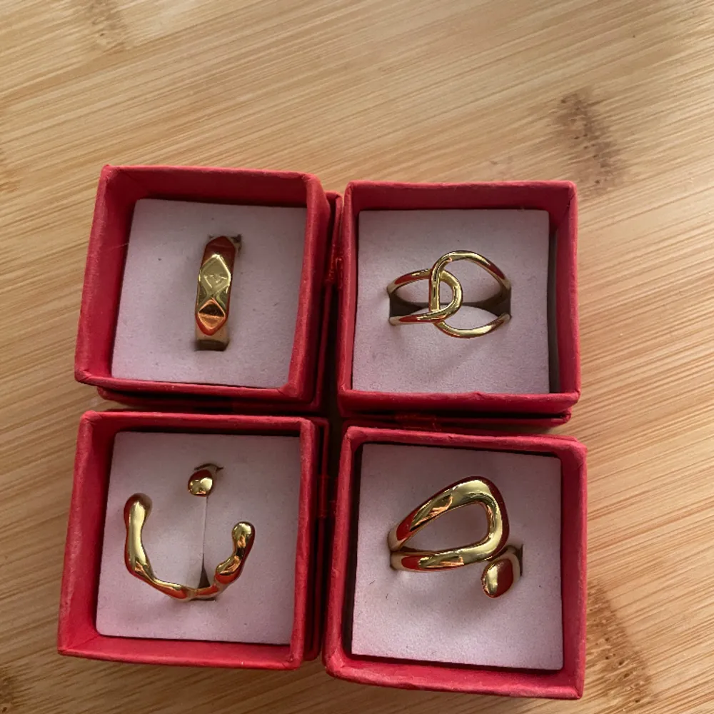 Säljer nu 4 ringar från Olympia rings, använda ett fåtal gånger inga repor. Ser oanvända ut.  . Accessoarer.