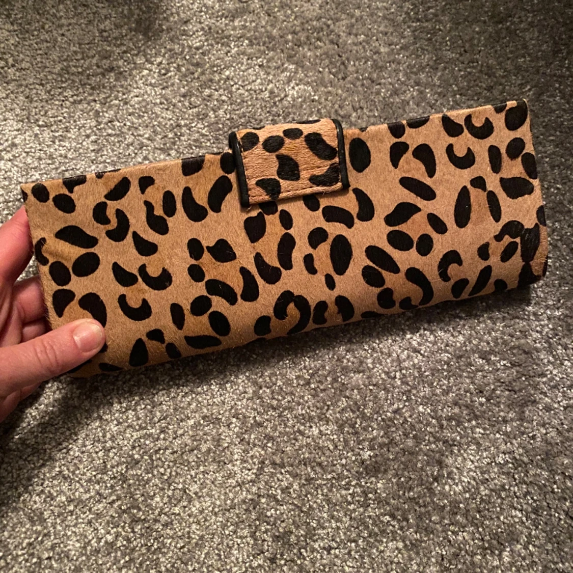 Kuvertväska leopardmönstrad  - 91