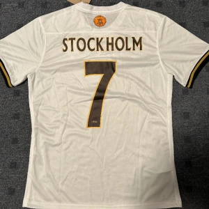 AIK Special Edition Tröja år 2023   - Helt oanvänd AIK Special Edition tröja i storlek M med tagg. Namn på tröjan är STOCKHOLM och nummer 7