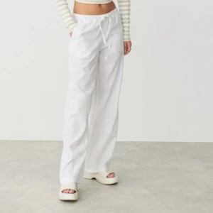 Linnebyxor - Helt par nya linnebyxor från gina tricot med prislapp på