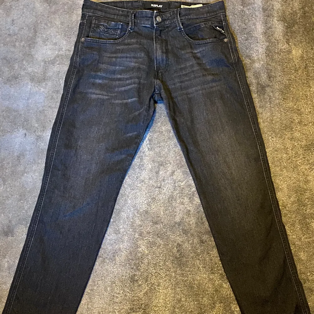 Replay Anbass W31 L30  Ett par Anbass i gott skick.  Slim fit. . Jeans & Byxor.