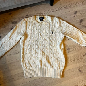 Ralph lauren stickad tröja - Strl 10-12 så passar för de med XS och S❤️