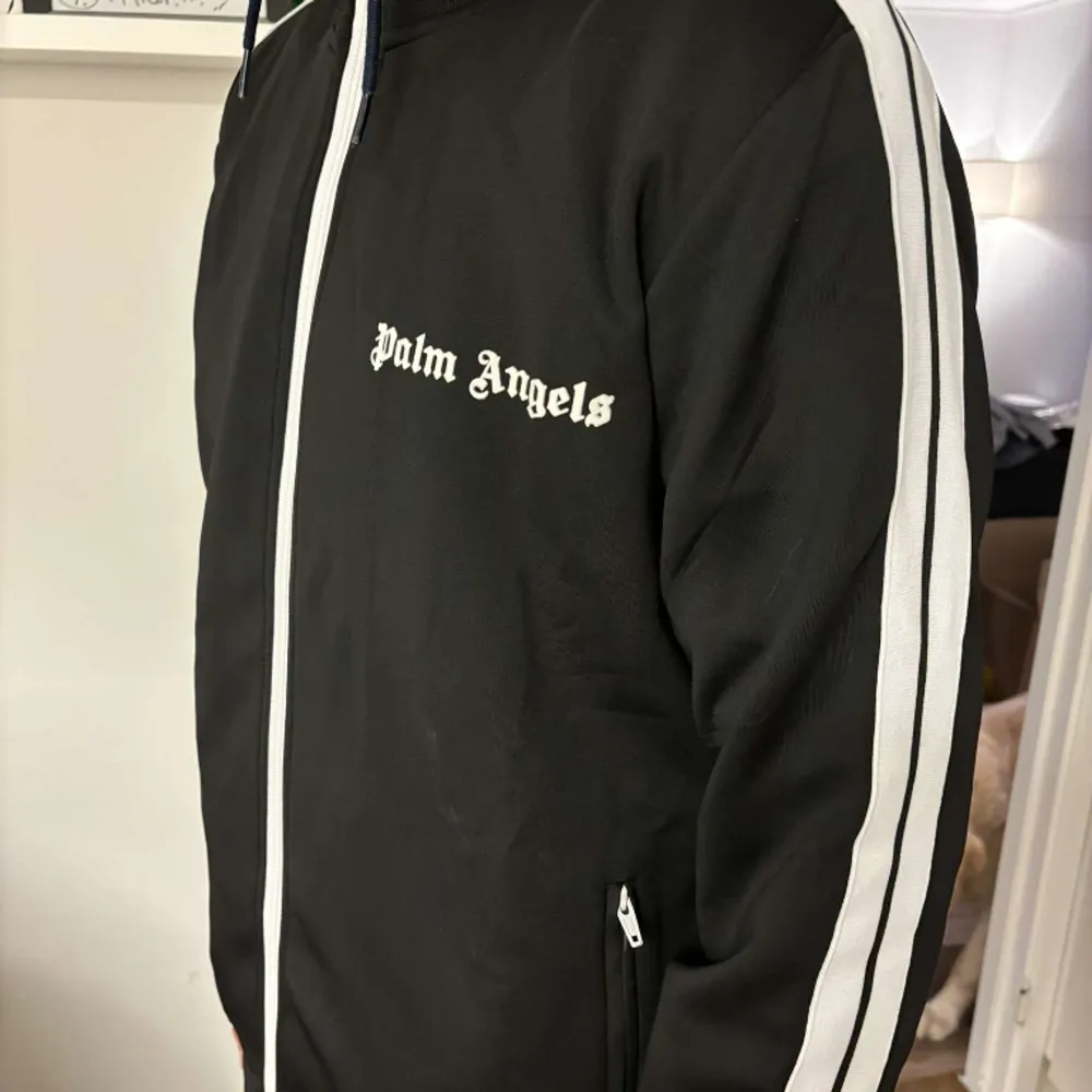 En helt ny Palm angels zip svart med lappen kvar Storlek M. Neuletakit & Villapaidat.