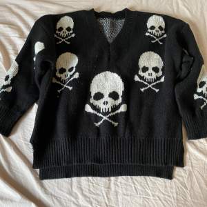 Sweater tröja med dödskalle print