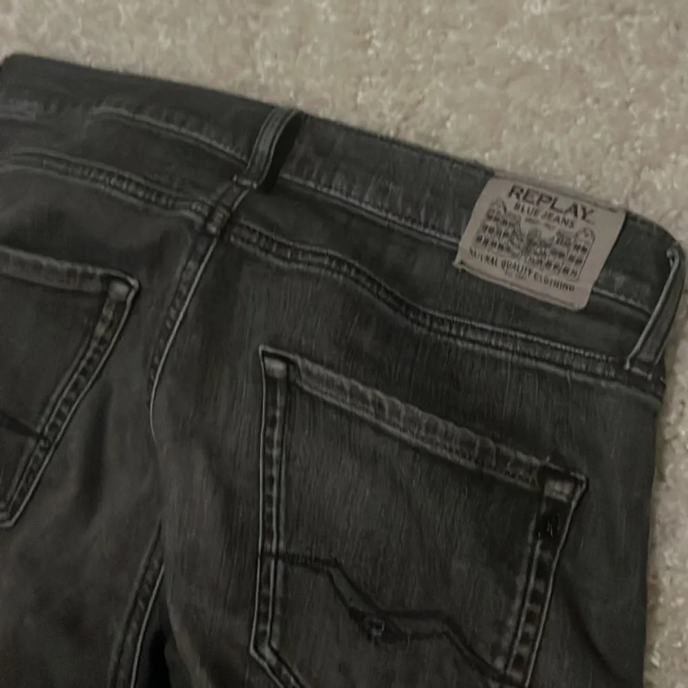 Hej! Säljer dessa Replay jeans som är lite använda. Skick 9/10. Jeans & Byxor.