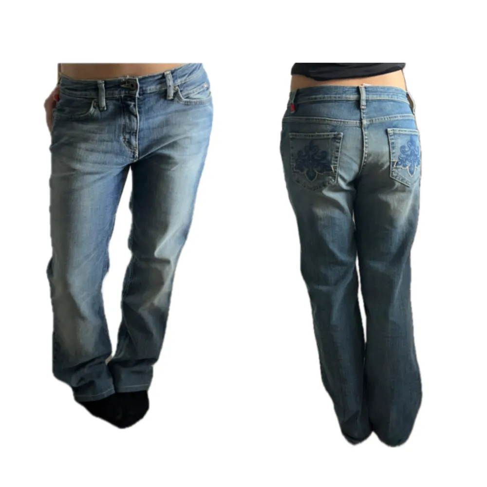 Säljer dessa nya lågmidjade jeans ifrån ESPRIT som inte har kommit till användning. Storlek 38 men passar 36. Passar även strl 34 men de blir lite bagy. Ny pris 799. Jeans & Byxor.