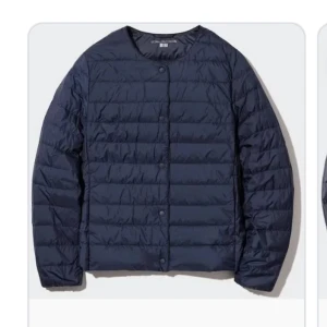 Vår jacka - Knappt använd super bra skick! Kostar 800kr nypris 