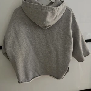 T-shirt hoodie - Väl använd men gott skick