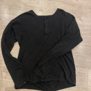 fet långärmat  - M/L, sjukt skön, as bra kvalitet, perfekt passform, en perfekt tröja helt enkelt från Emilio