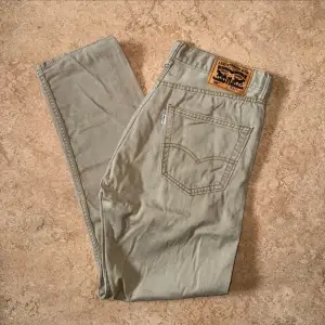 Fina Levi's Chinos