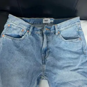 Dessa knappt använda jeans (New classic) från Lager 157 kommer inte till användning därav säljs den. Storlek är 48 | W32. Originalpris - 400 kr