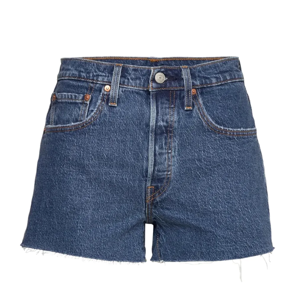 Säljer dessa Levis 501 shorts i superfint skick!💘. Shorts.