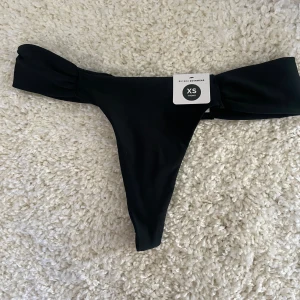 Bikiniunderdel bikbok - Säljer denna ”beach bum bikinitrosa” från bikbok i XS! Givetvis helt oanvänd med lapparna kvar. 50kr + frakt🫶🏼