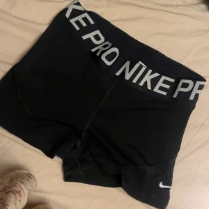 nike pro shorts - nike pro shorts som inte kommer till användning