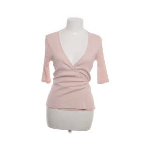 KNYT TRÖJA - Säljer pågrund av att jag inte använder tröjan längre och har ej plats🫶🏼☺️