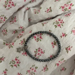 Armband - Köpt på marknad i Sverige.