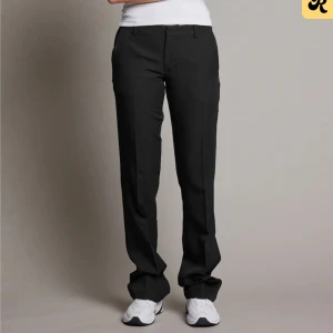 Kostymbyxor  - Modellen är Vera tall, lågmidjade. Enbart testade då de inte passade mig, så det är i princip helt nya. 