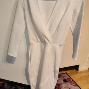 Fin klänning  - Superfin klänning  Fint skick  Strl 36