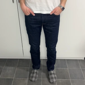 Lee jeans - Lee Daren Zip Fly jeans | Skick 9,5/10 | W30 L32 | Nypris 1100kr | Modell är 181cm lång | Frakt via PostNord eller Instabox på kundens bekostnad | Hör av er vid funderingar📧