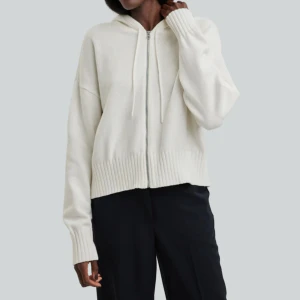 Stickad kofta - Superfin kofta från BikBok🩷Sitter superfint men kommer inte till användning då jag inte är bekväm i färgen vit. Slutsåld på hemsidan🩷