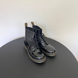 Dr martens  - Nyskick. Strl 39