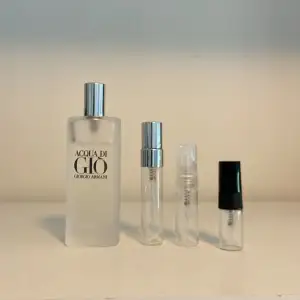 Jag säljer samples i 2ml/3ml/5ml av Acqua di gio edt en väldigt fräsch sommar doft. 2ml=30kr 3ml=40kr 5m=60kr