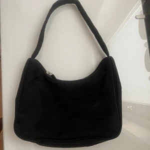 Monki väska - Väska från Monki, väldigt bra skick!!