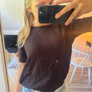 Stickad T-shirt  - Snygg stickad T-shirt 🌸💕