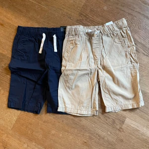 Två par shorts i storlek 134 - I mycket fint skick och använd endast några gånger 