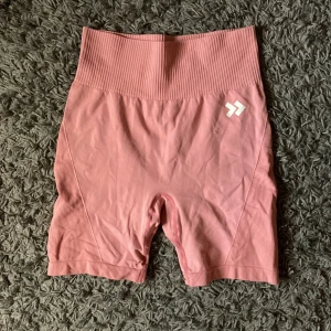 Rosa Shorts - Jättesköna träningsshorts från Lager 157, i nyskick
