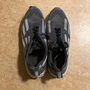 Armani skor - Armani skor som är i okej skick