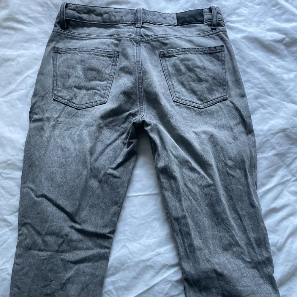 Ett par icon jeans från lager 157. Använt ett fåtal gånger, sitter inte som jag vill. Nypris 400kr . Farkut & Housut.