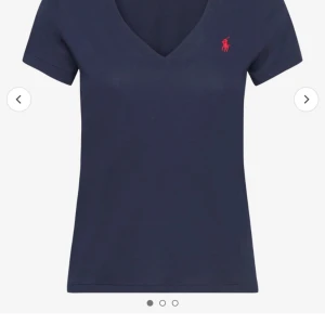 Ralph lauren t-shirt - Säljer då den sitter för löst på mig!