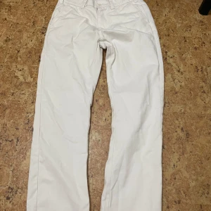 Byxor - Väldigt ny och har använts bara ett par gånger helt ren. 