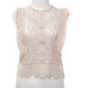 Spetstopp  - Säljer min favorittopp från zara då den inte riktigt kommer till användning längre 