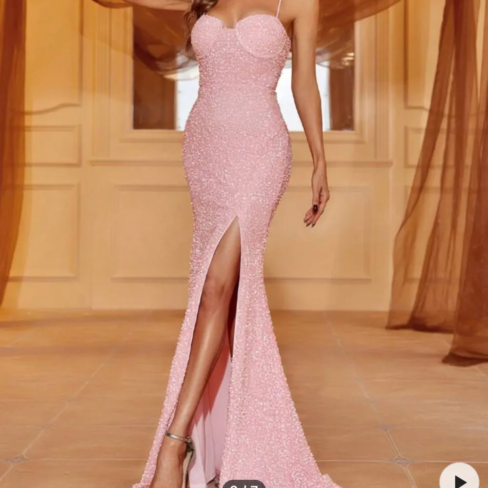 SÖKER, säljer någon denna klänningen från Shein i strl xs/s hör gärna av er, kan tänka mig ett högre pris en på shein. Klänningar.