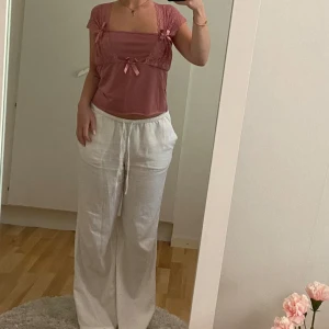 Söt topp - Söt topp med rosett. Storlek s.