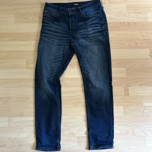 Jack & Jones jeans - Använda men i mycket gott skick, pris kan diskuteras vid snabb affär😊