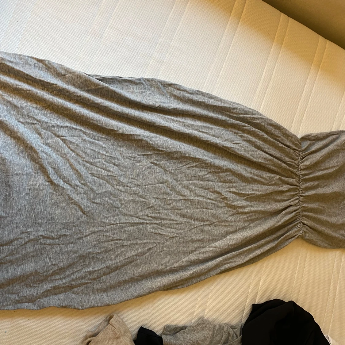 Grå långklänning från Basics - 30