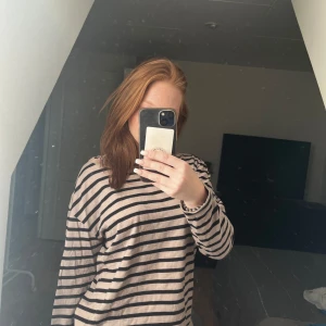 Fin lånärmad - Randig långärmad från lager 157, nästan oanvänd.