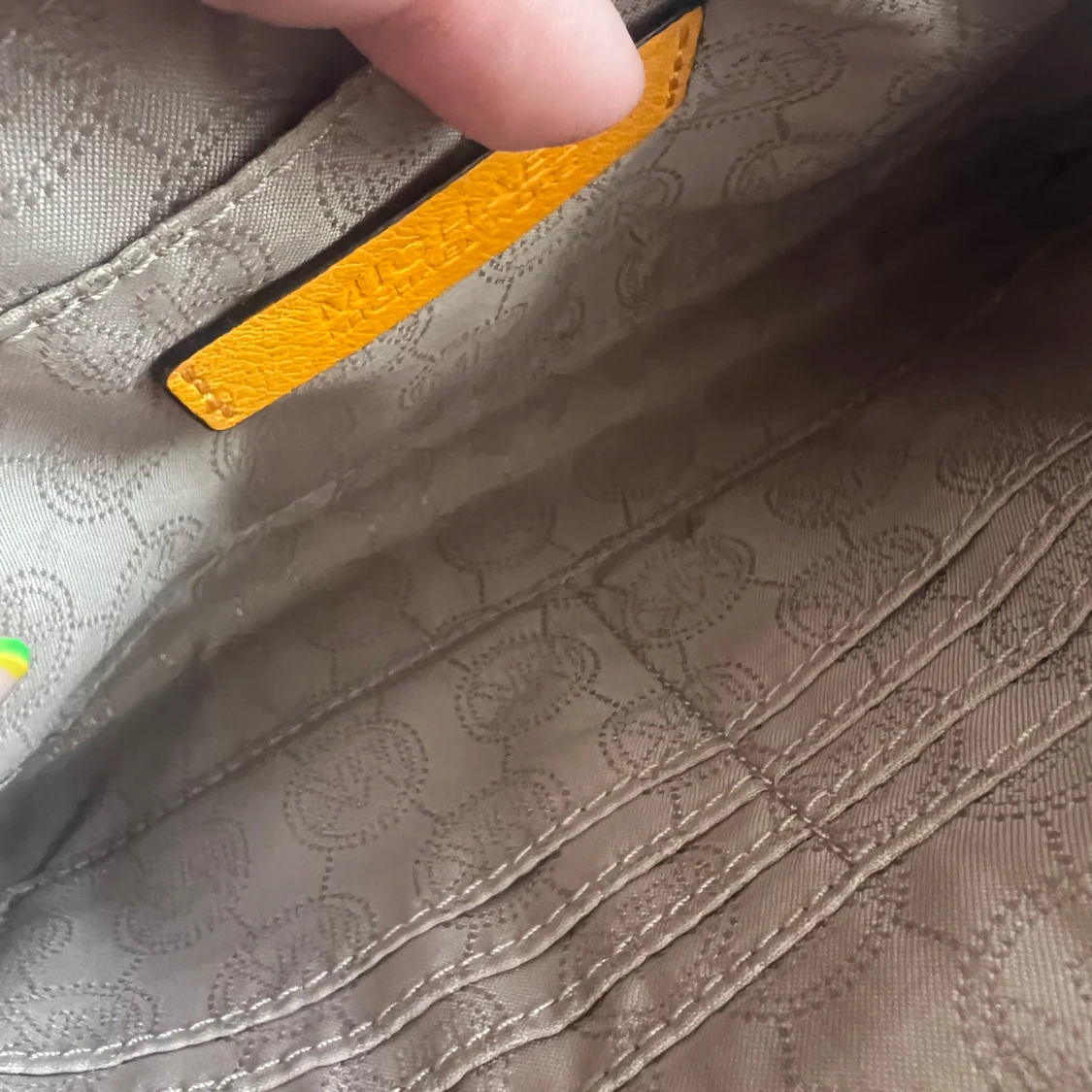 Michael Kors handledsväska  - 90