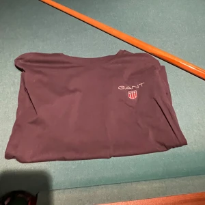 Gant T-Shirt (mörkblå) - Nyskick