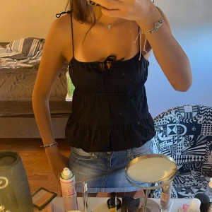 Svart topp  - Söt 😋 bra skick 💕