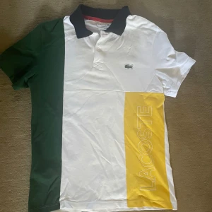Lacoste pike - Använt den cirka 5 gånger men är för tajt för mig och är som helt ny, lite skrinklig bara men fixar det innan jag säljer den.