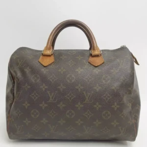 Louis Vuitton Speedy 30 - Louis Vuitton Speedy. Ett måste i väskkollektionen! Bra storlek för både vardagsbruk och resor. Perfekt att använda som skol-/arbetsväska. Speedy ger en touch av lyx och stil till varje outfit.