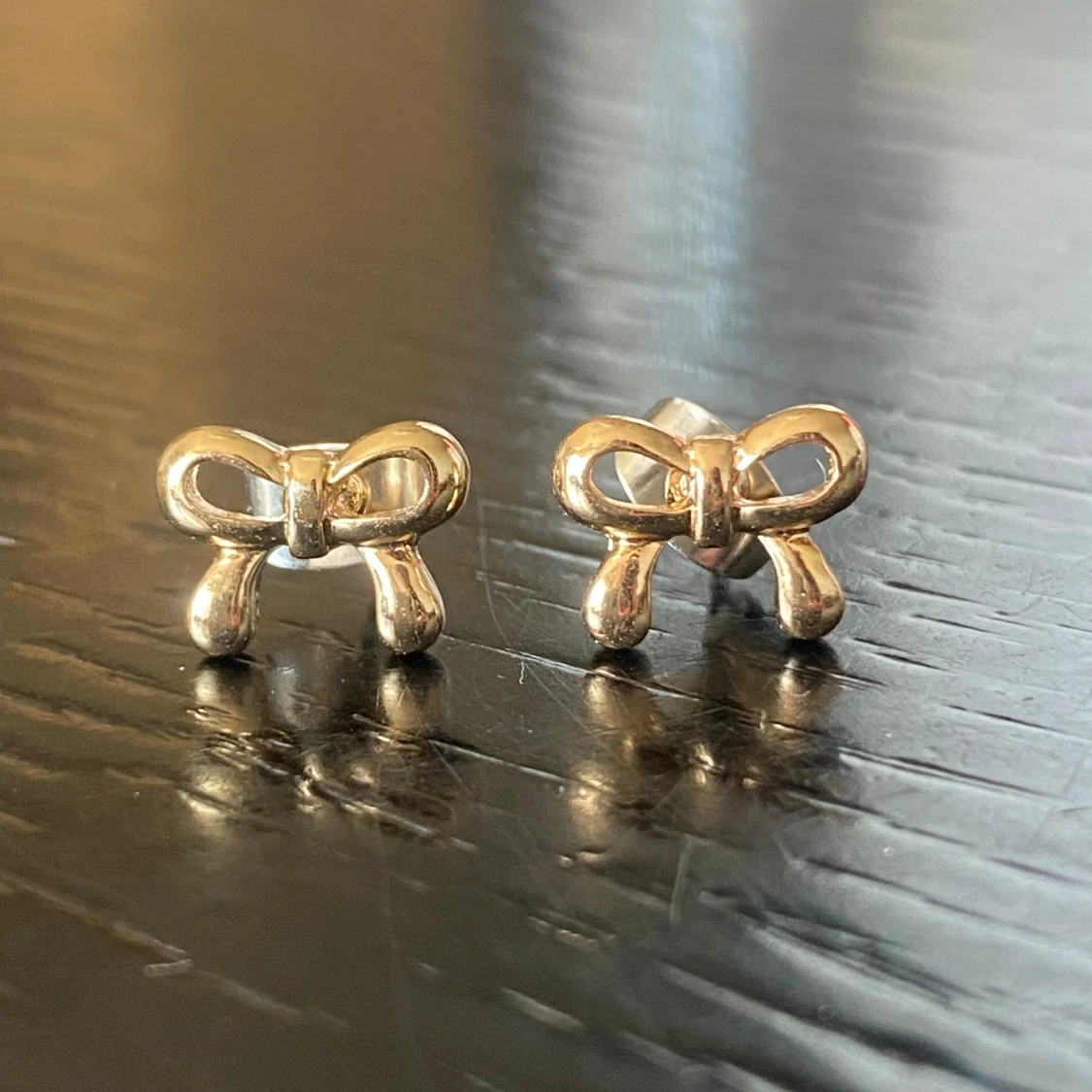 Guldörhängen med rosett  - 90