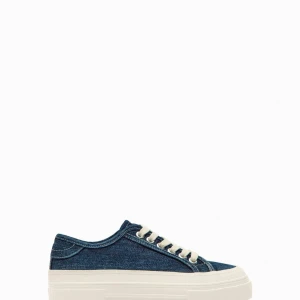 Zara sneakers - Snygga denim sneakers från zara. Helt ok skick men lite smutsig sula som jag tvättar vid köp!