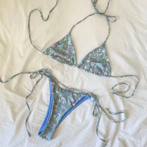 Bikini  - Mönstrad bikini som inte har kommit till användning. Går att ha ut och in vänd. Skriv privat för frågor eller flera bilder ❤️