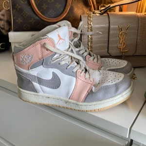 Jordan 1 high - Bra skick smörerna som inte är helt vita längre annars inte särskilt 